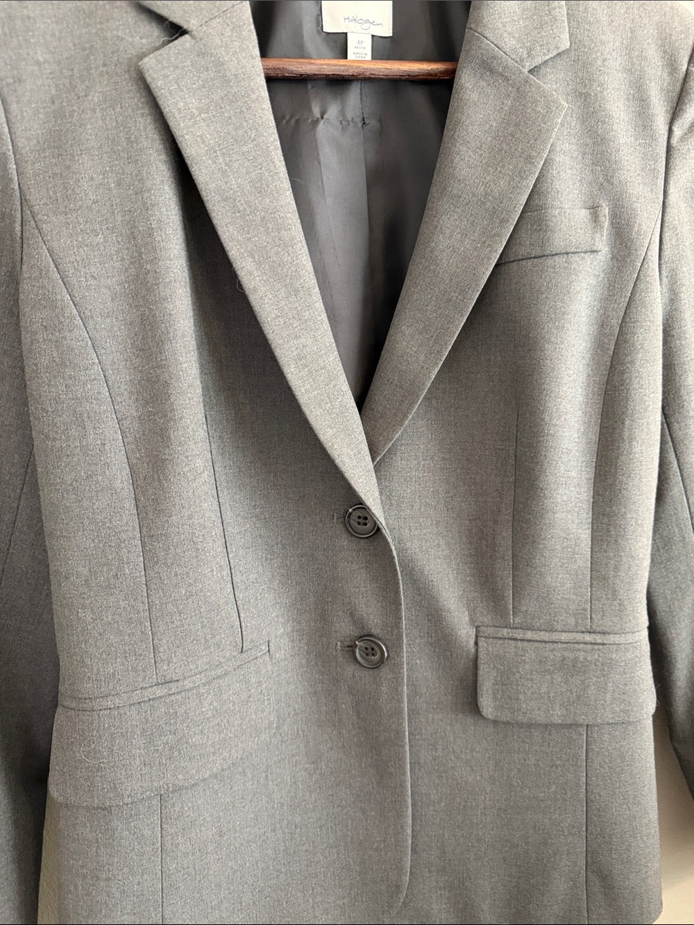 Halogen Petite Gray Tailored Blazer Size 4P Two Button Career Workwear - Picture 5 of 8